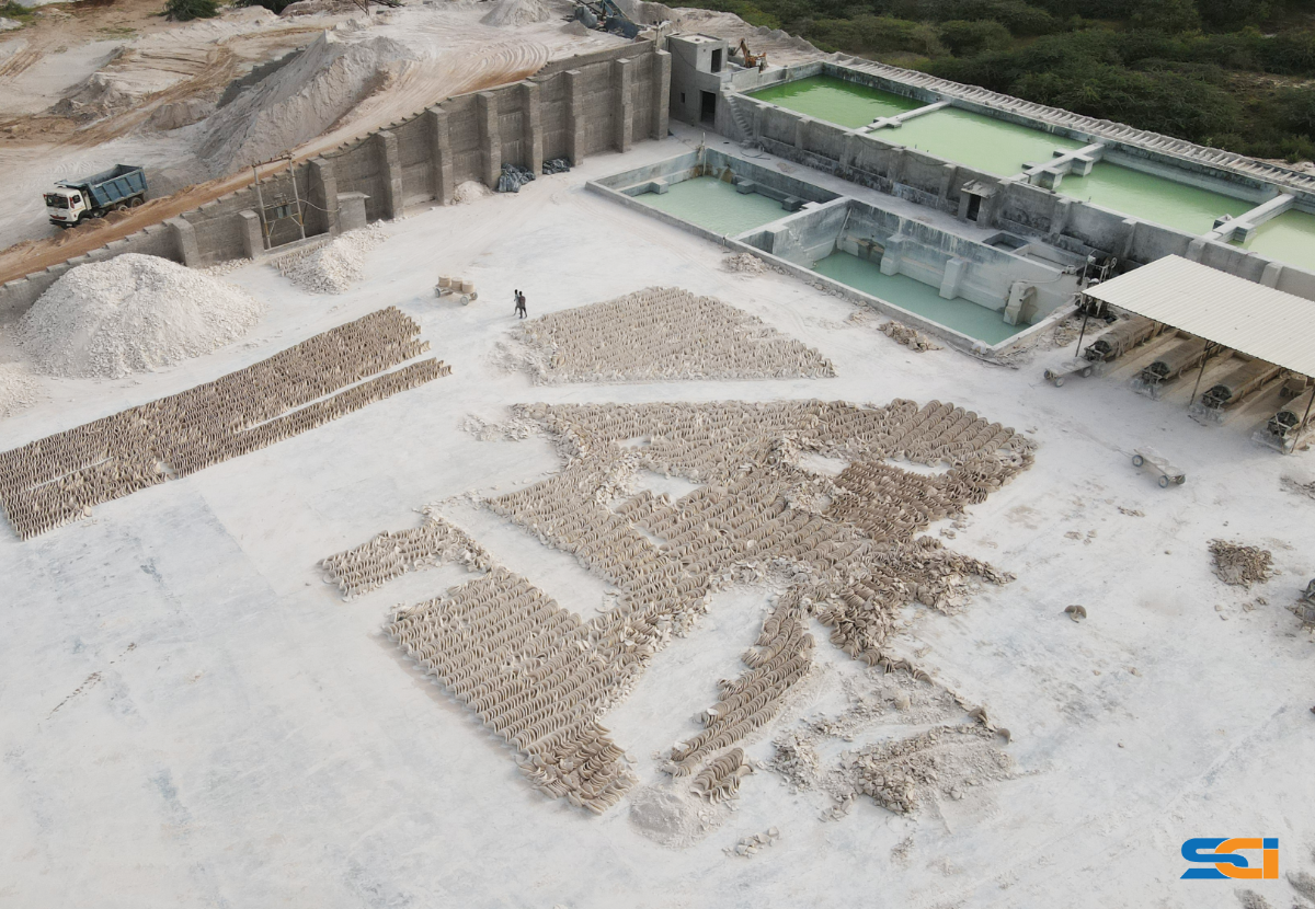 Manufacturer, Exporter & Supplier of China Clay in Kutch, Gujarat